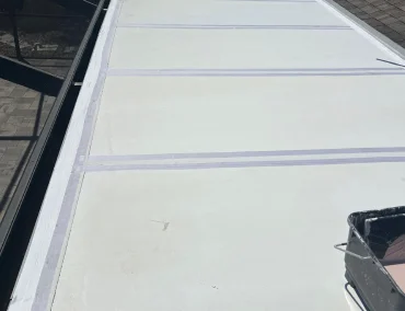 Emergency roof sealing service